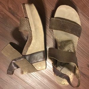 OTBT bush bell  wedge sandal